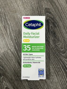 Daily Facial Moisturizer SPF 35 - Green/White